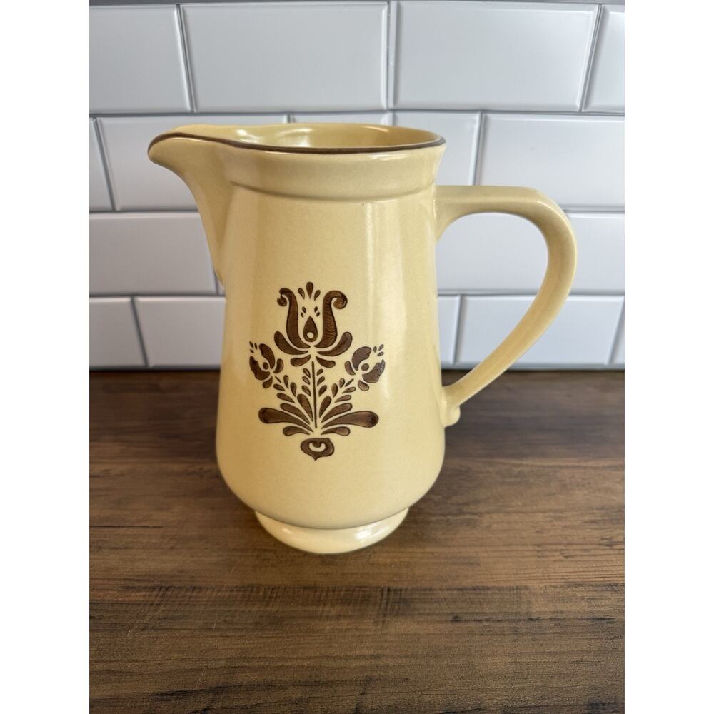 Vintage Pfaltzgraff Village Pitcher 2 QT. 416